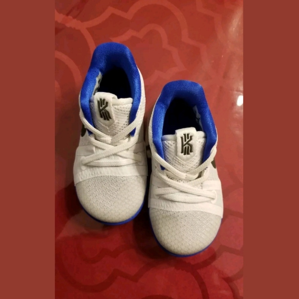 New Nike kids Size 6 shoes